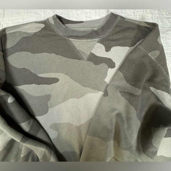 Abercrombie & Fitch Soft A&F Collection Gray and Olive Camo Crew Sweatshirt - Picture 4 of 12